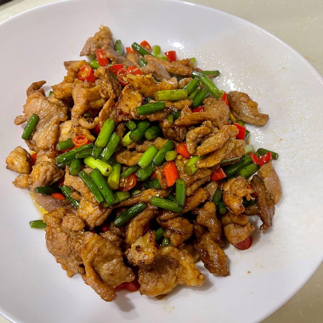 简单易做的下饭菜－蒜苔炒肉