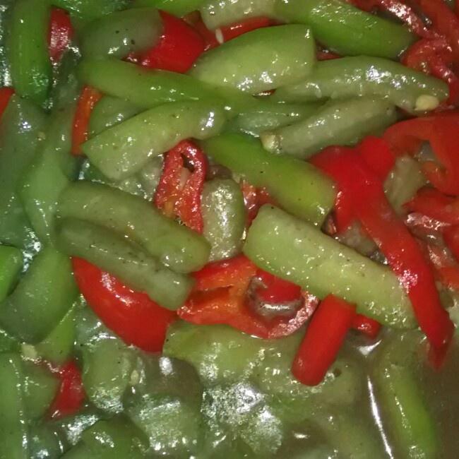 丝瓜炒辣椒的做法