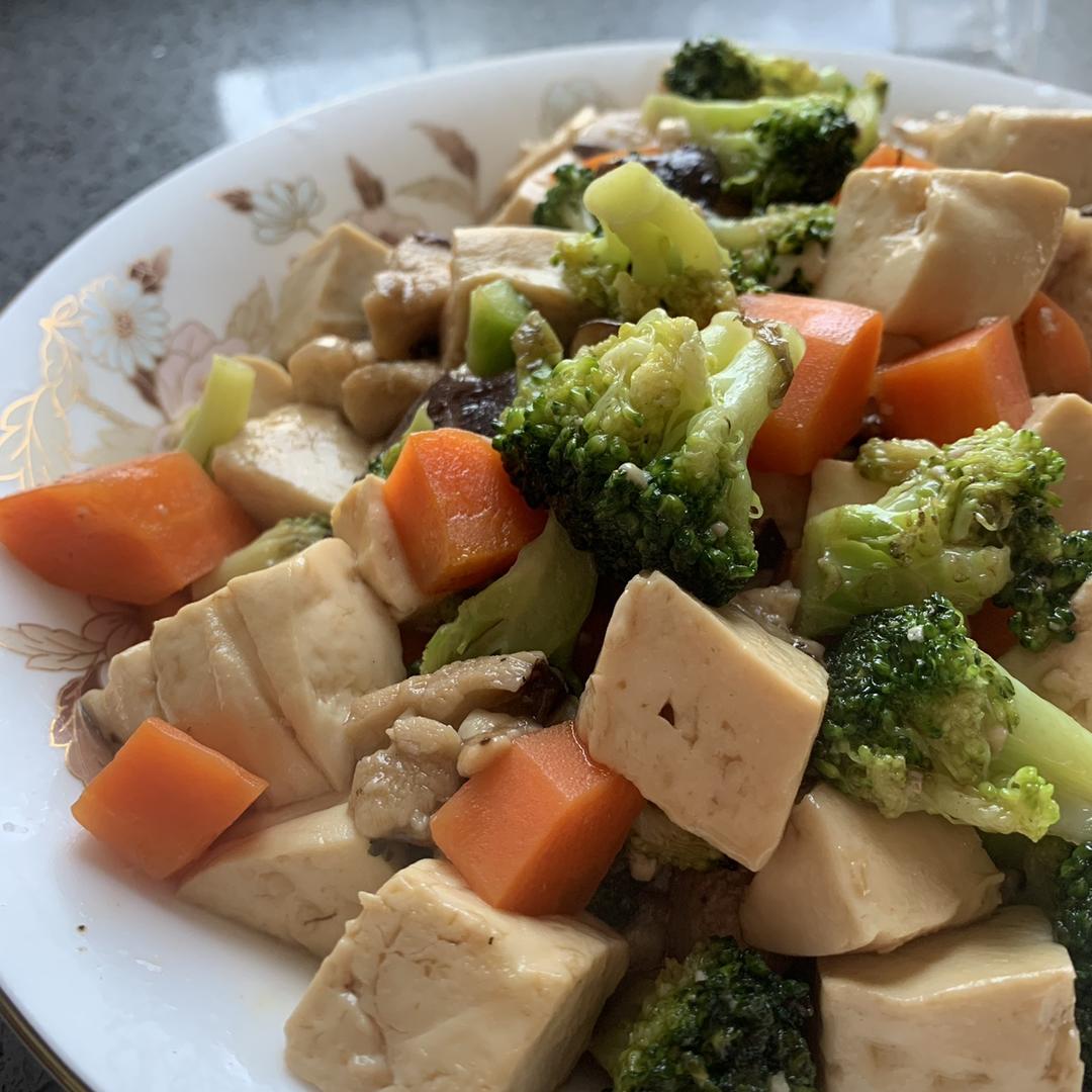 西兰花炒香菇胡萝卜