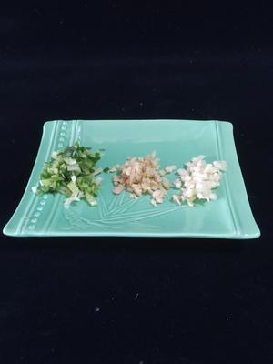蒜苔炒土豆片的做法 步骤2
