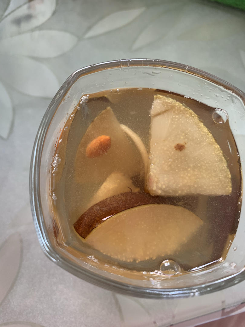 冰糖雪梨汤，润肺止咳，清热解火