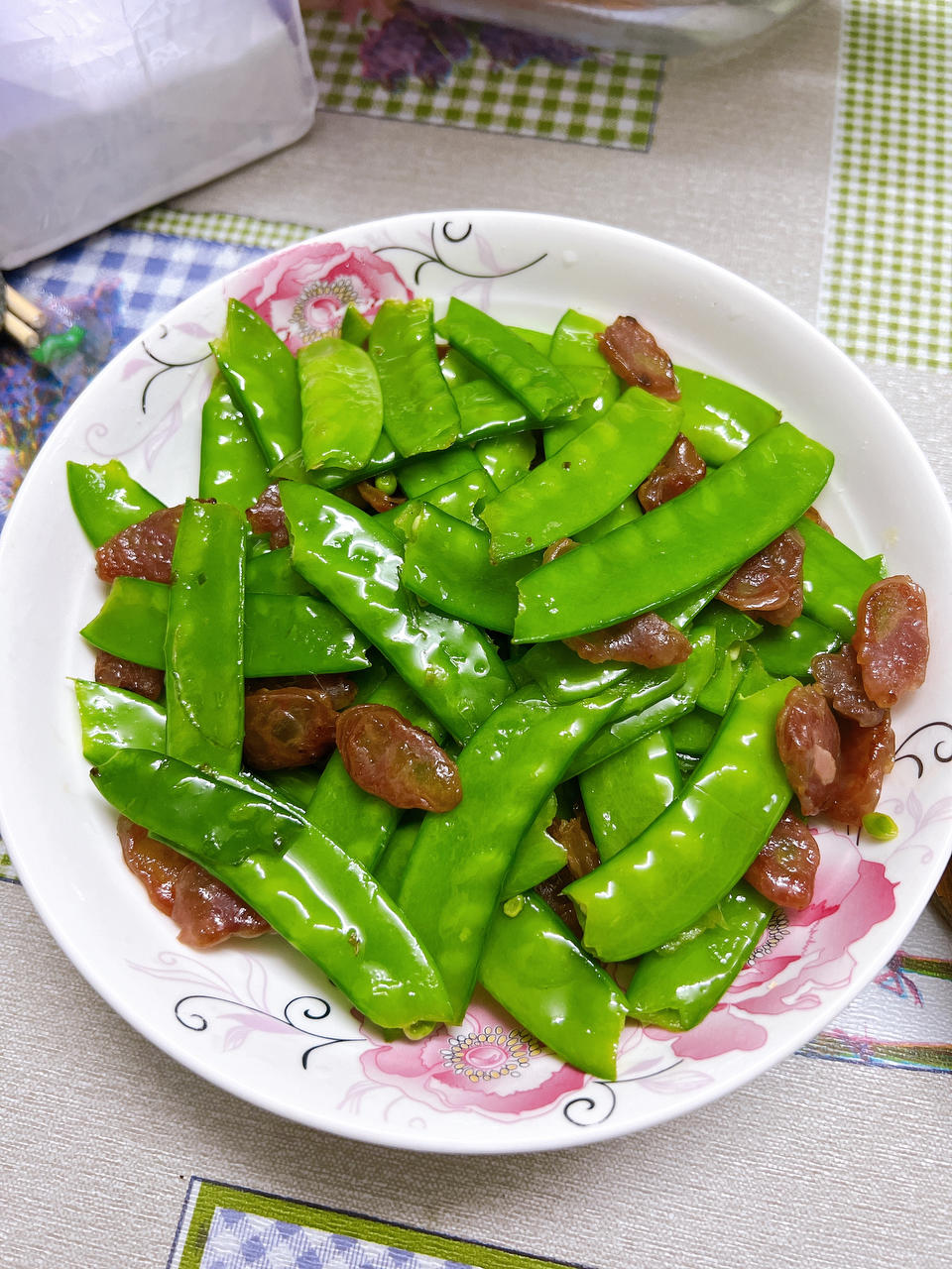 无比简单的荷兰豆炒腊肠，营养又好吃～！