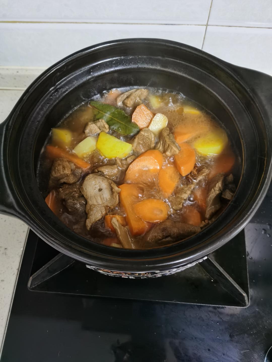 胡萝卜炖牛腩