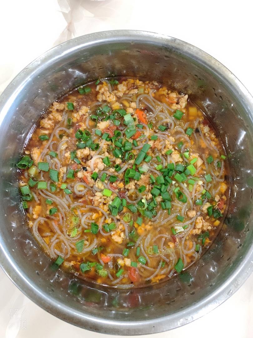 10分钟快手菜，巨下饭的肉沫粉丝煲