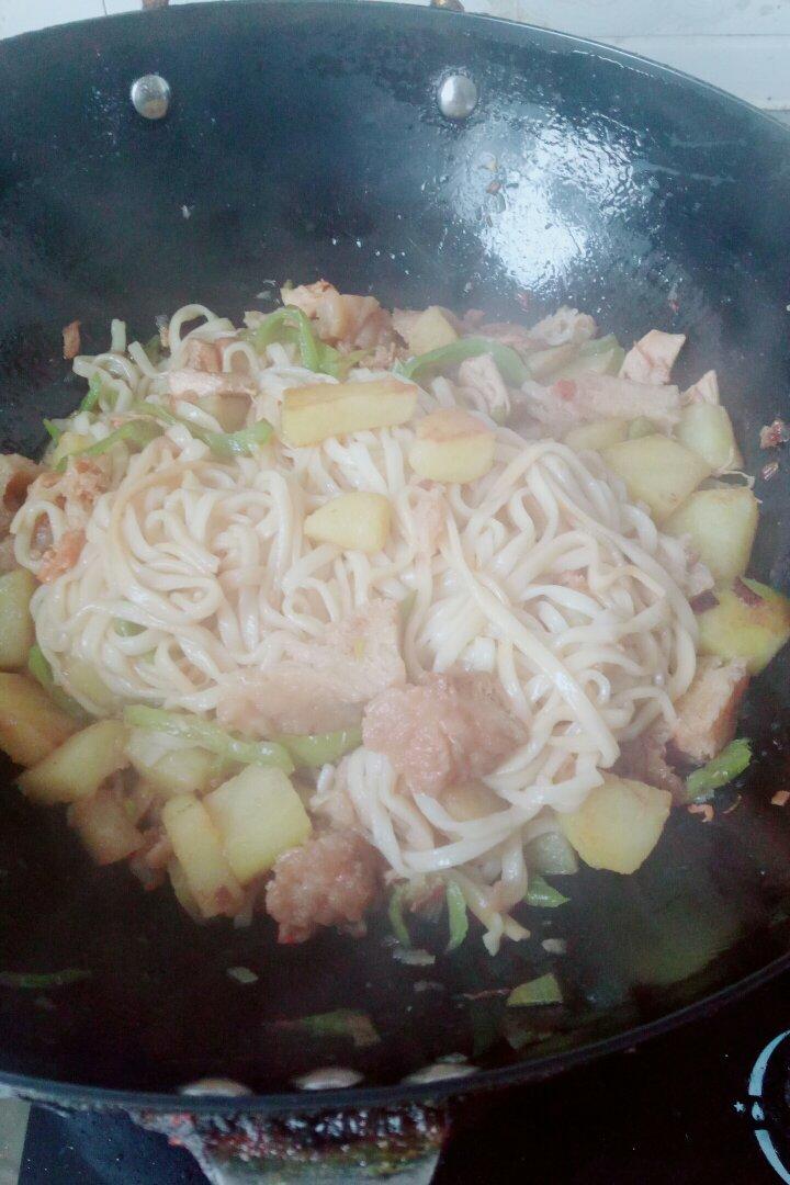 土豆焖面