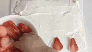 旋涡草莓奶油蛋糕的做法 步骤10