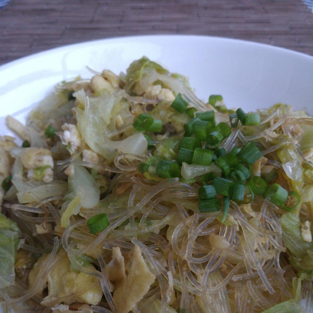 包菜粉丝炒鸡蛋