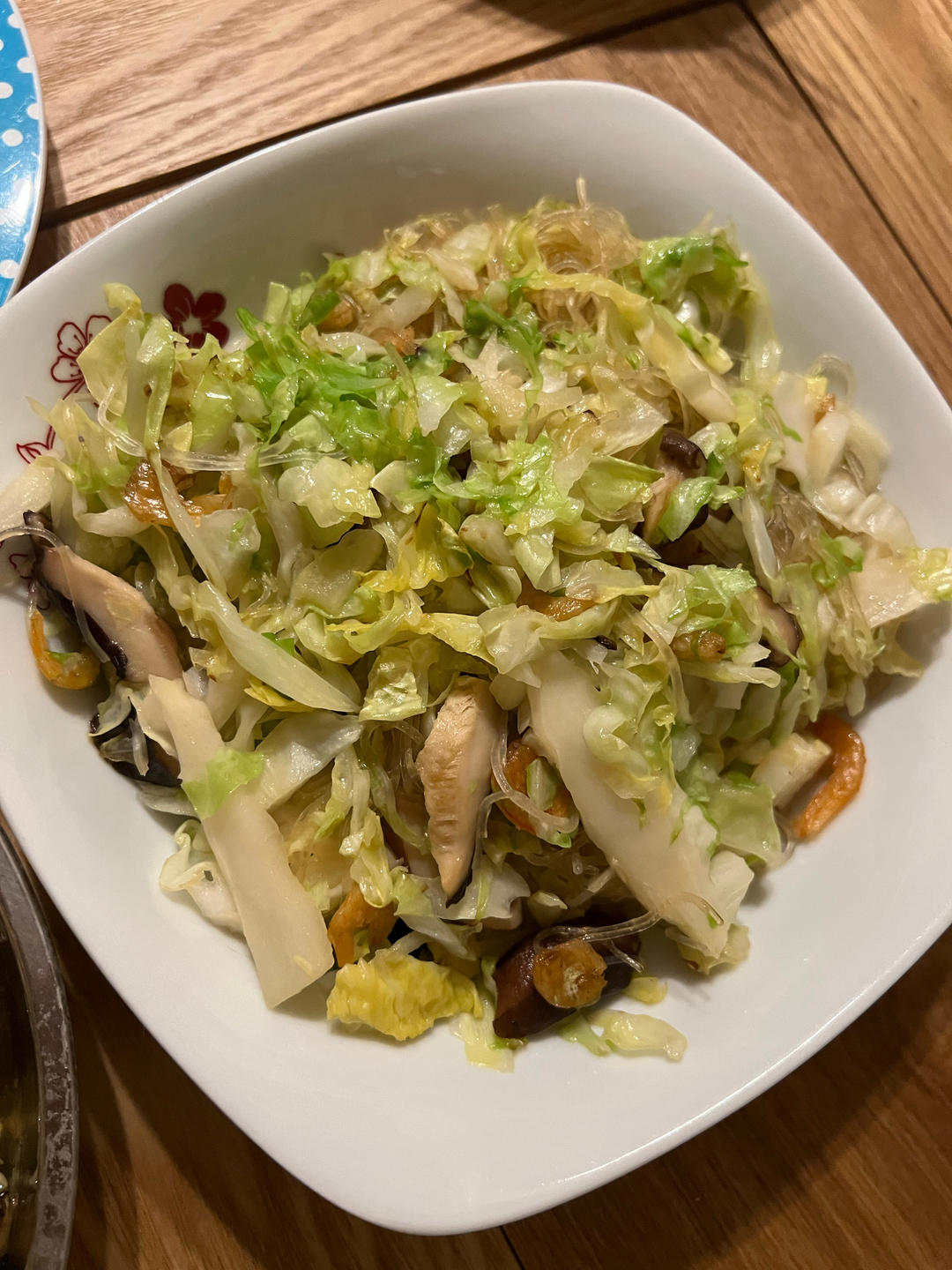 包菜虾米炒粉丝