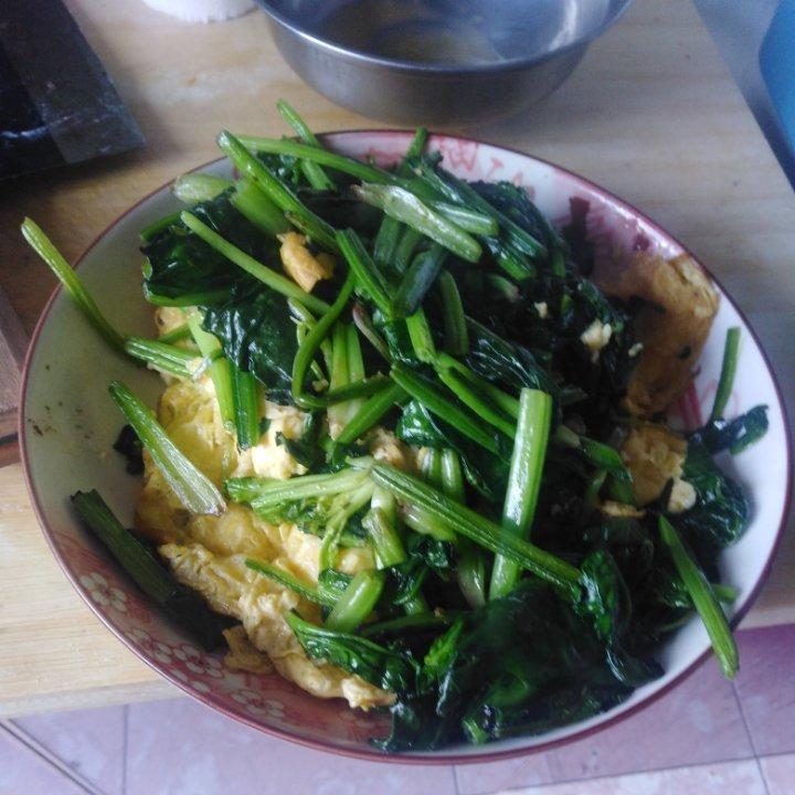 可缓解用眼疲劳的鸡蛋炒菠菜来啦
