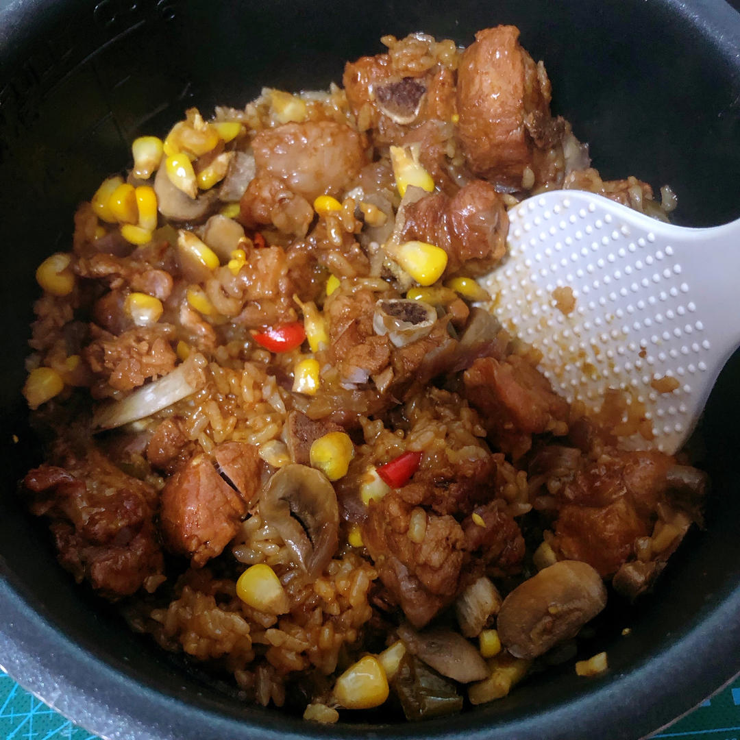 【排骨焖饭】