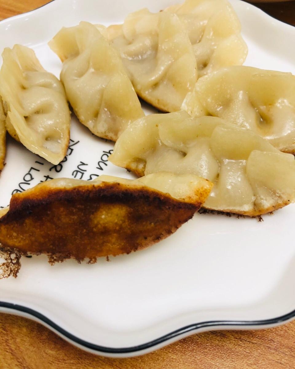 超详细馅皮配比的韭黄猪肉脆皮煎饺