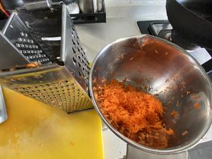 洋葱胡萝卜猪肉水饺的做法 步骤2