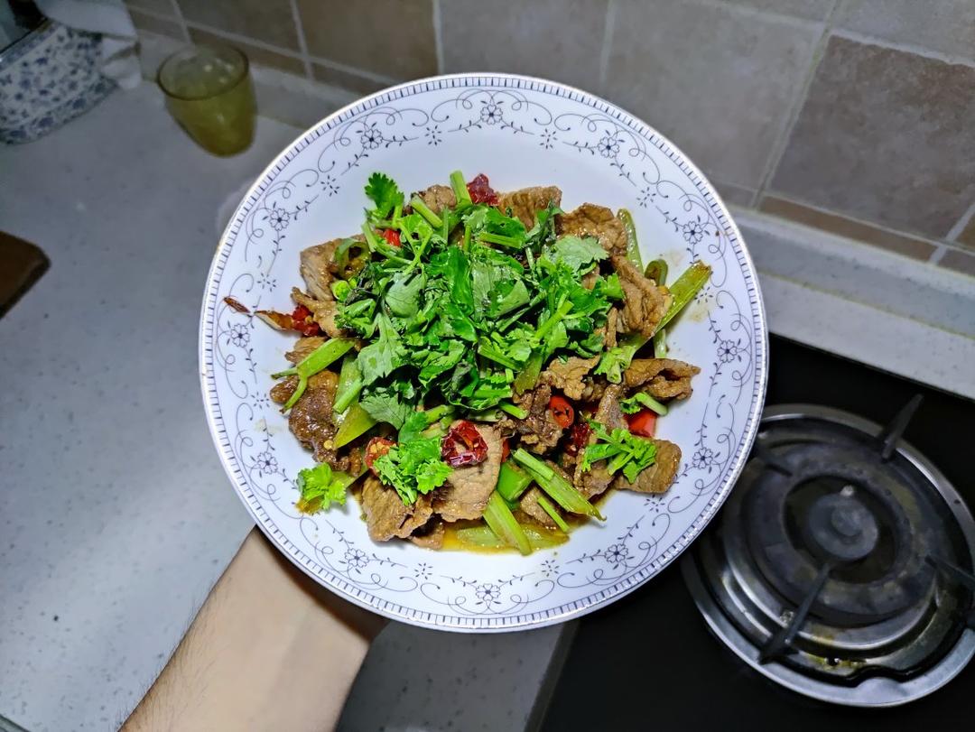 小炒牛肉（肉嫩味香）