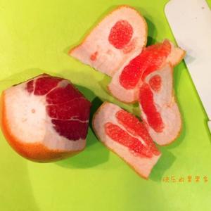 红苹果葡萄柚果酱的做法 步骤2