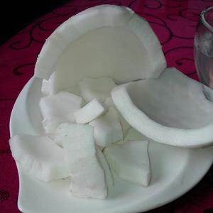 自制椰蓉，椰奶的做法 步骤1
