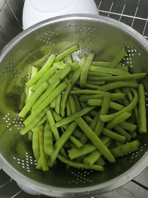 清炒四季豆的做法 步骤2