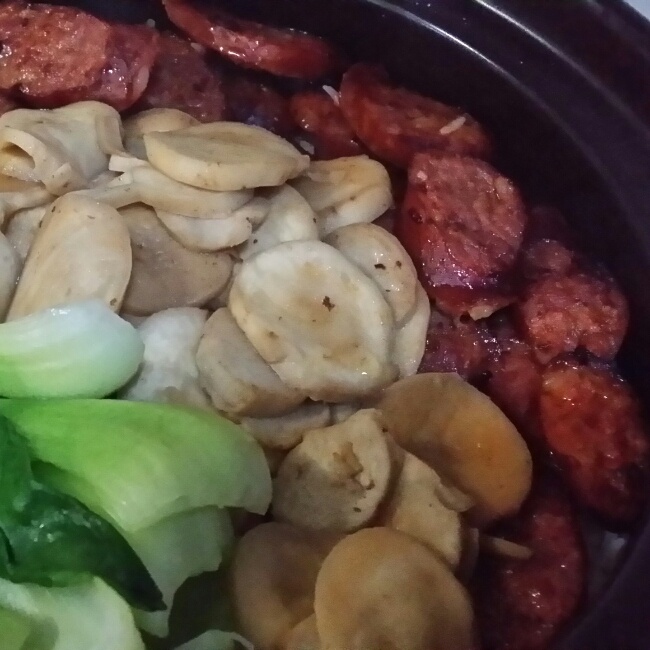 传统腊肠煲仔饭