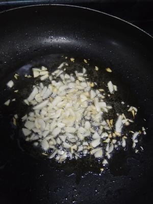 香蒜肉片炒杏鲍菇的做法 步骤2