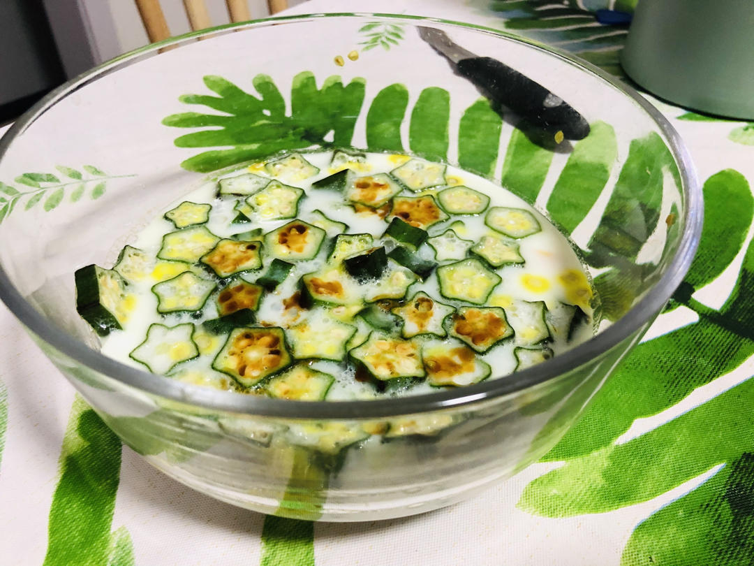 滑溜溜的秋葵蒸蛋