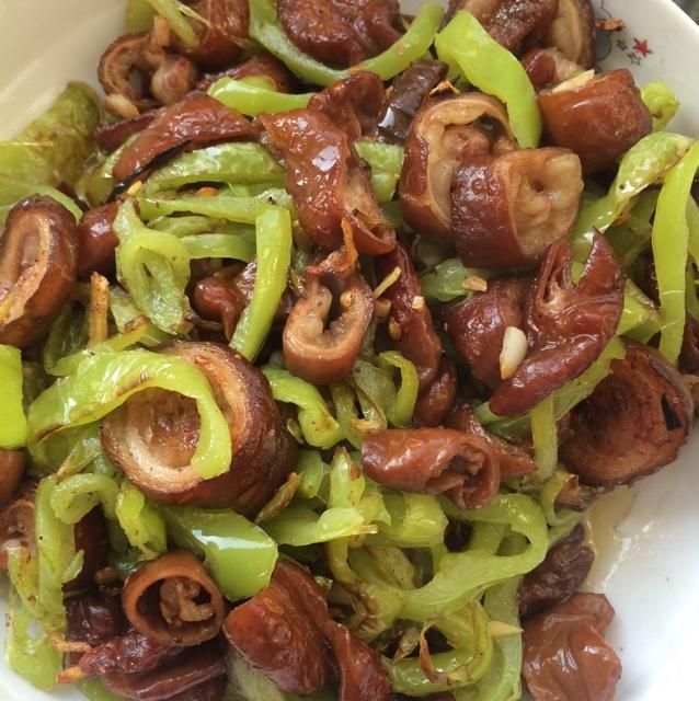 辣椒炒肥肠的做法