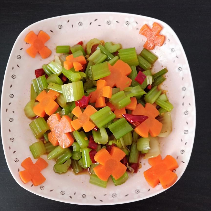 凉拌芹菜的做法