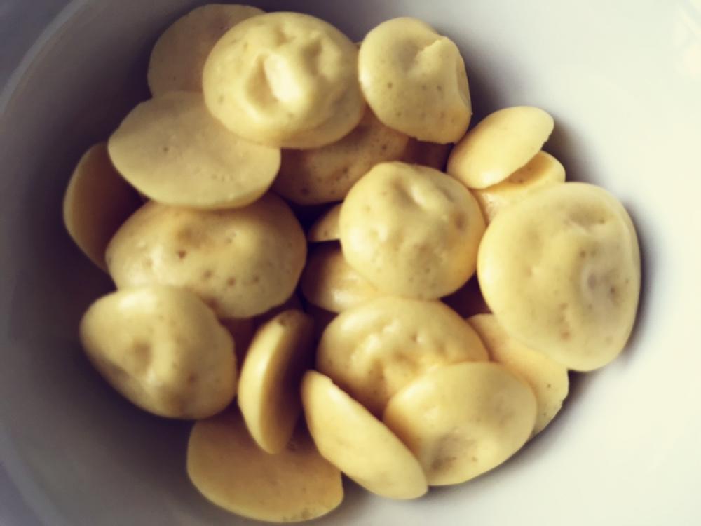 入口即化的无添加蛋黄溶豆