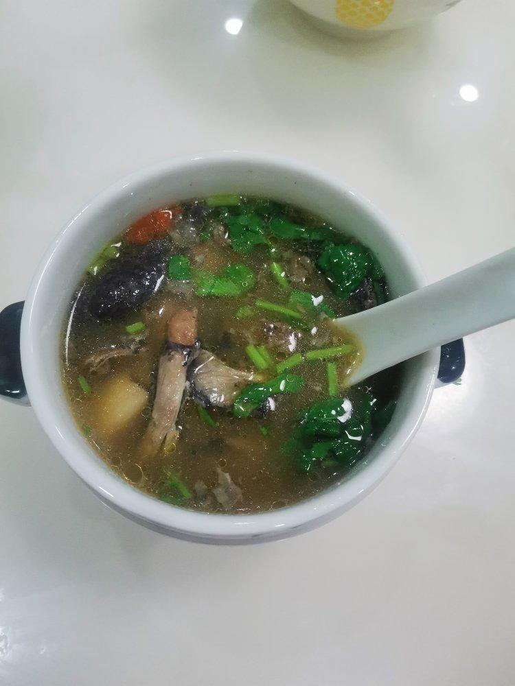 枸杞红枣乌鸡汤