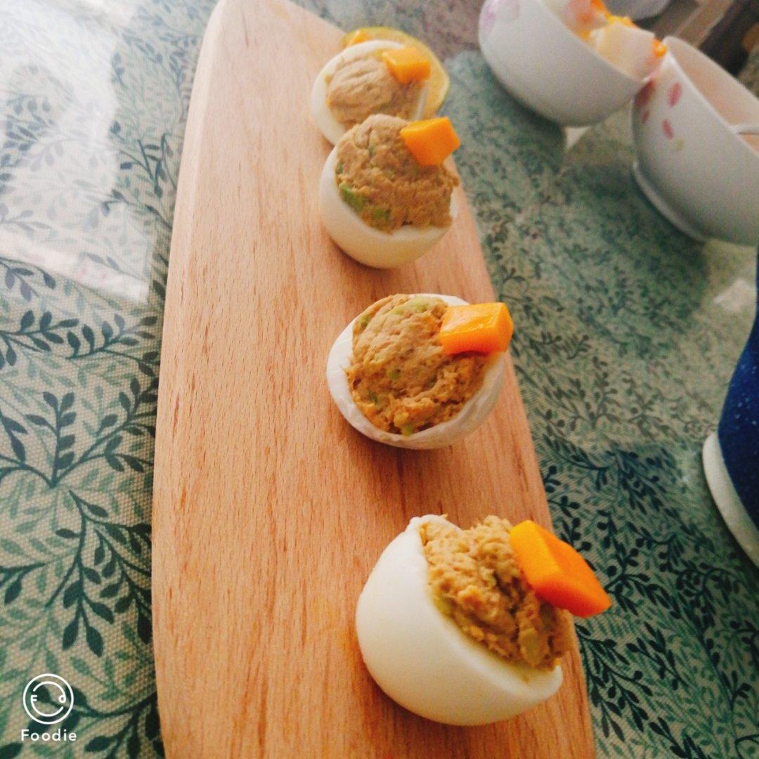 牛油果吞拿鱼鸡蛋盅