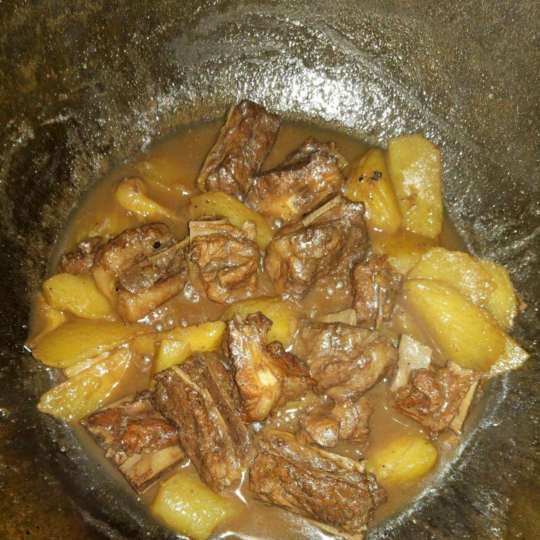 土豆焖排骨(广式）