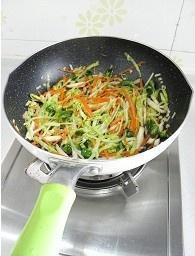 蔬菜炒面的做法 步骤8