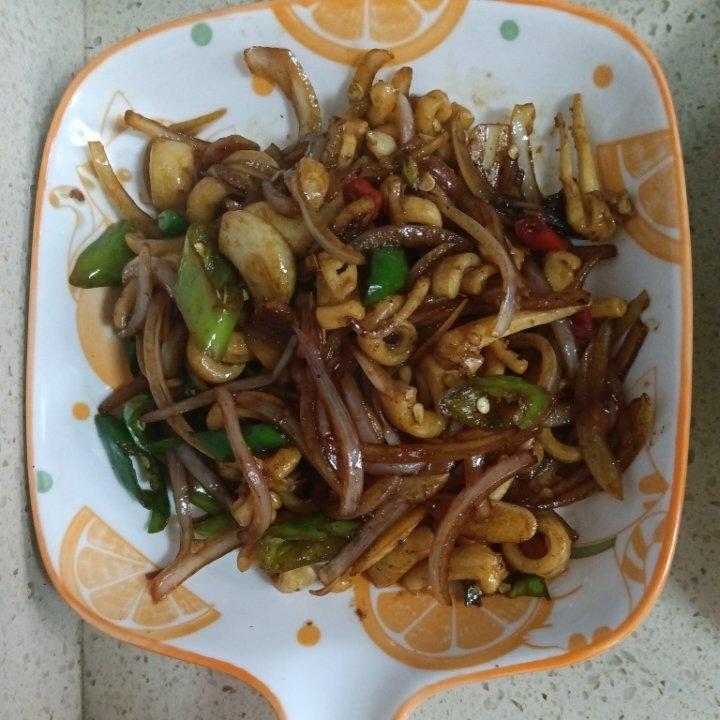 爆炒鱿鱼须，加上这一步，可以与铁板鱿鱼媲美