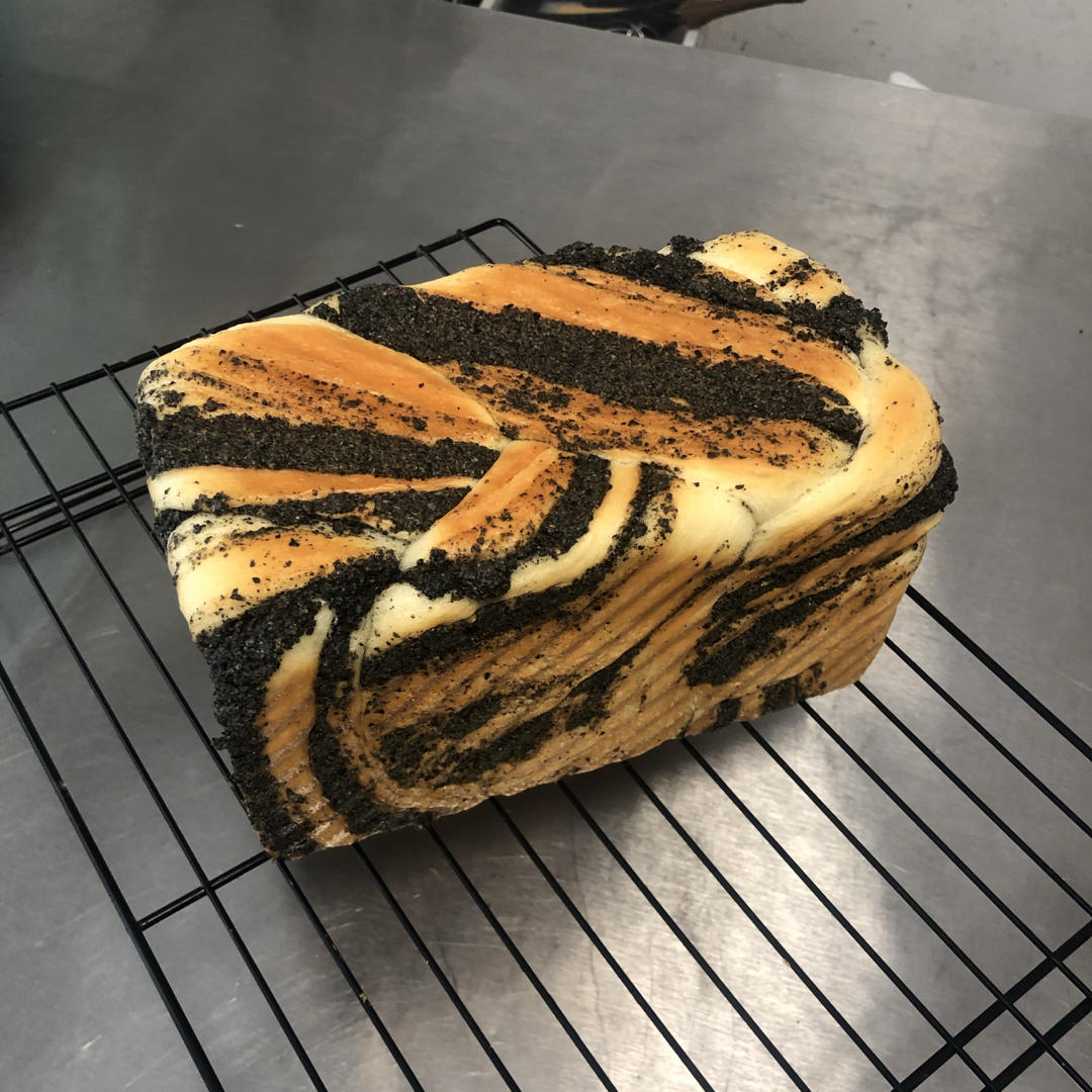 料多多系列--黑芝麻奶酥小吐司