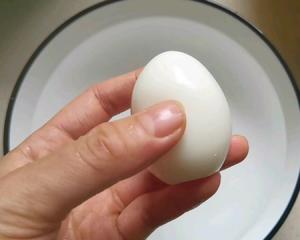 超简单的日式溏心蛋温泉蛋|针孔煮法的做法 步骤6