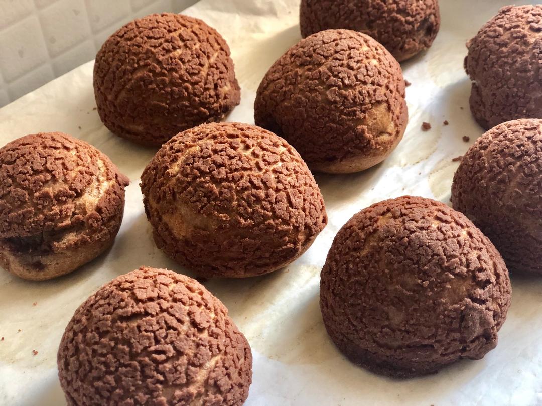 巧克力酥皮泡芙