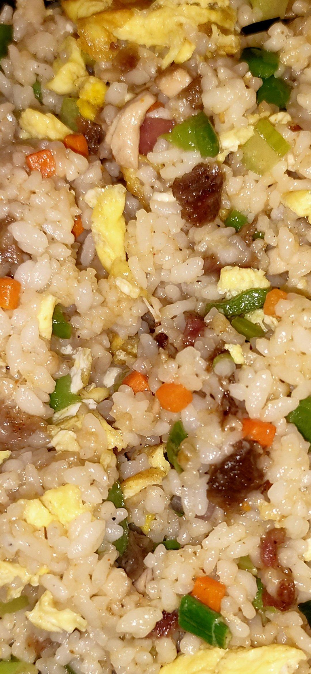 被小朋友翻牌率较高的时蔬咖喱蛋炒饭[味好美咖喱酱]