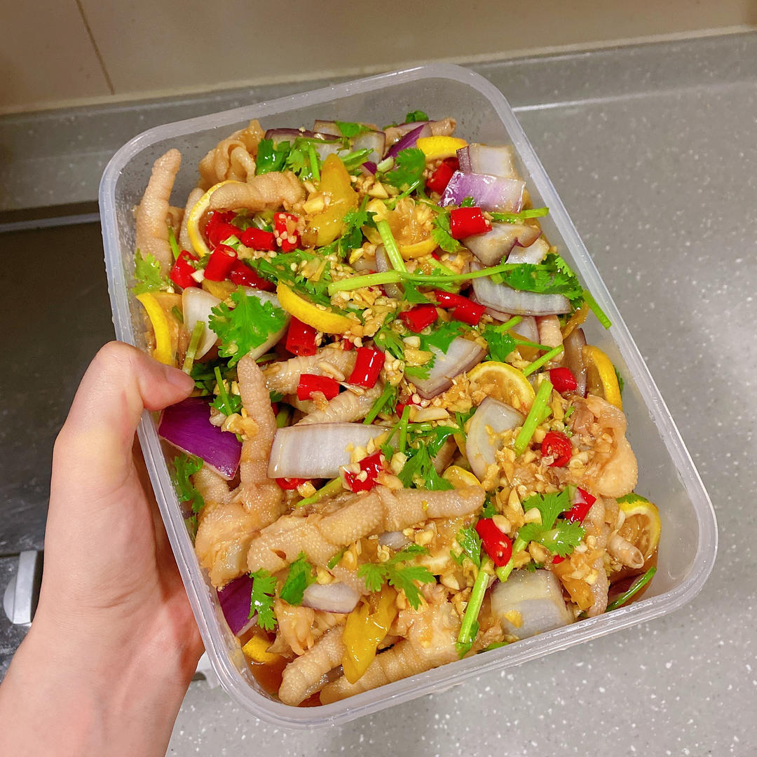 蒜蓉香辣无骨鸡爪                      比柠檬鸡爪更好吃