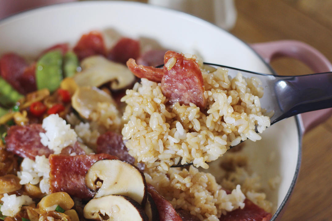 松茸腊肠煲仔饭