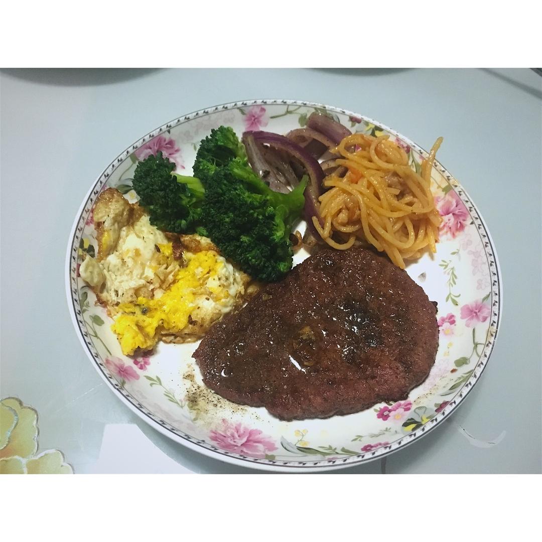 四分钟煎好一块鲜嫩多汁的牛排