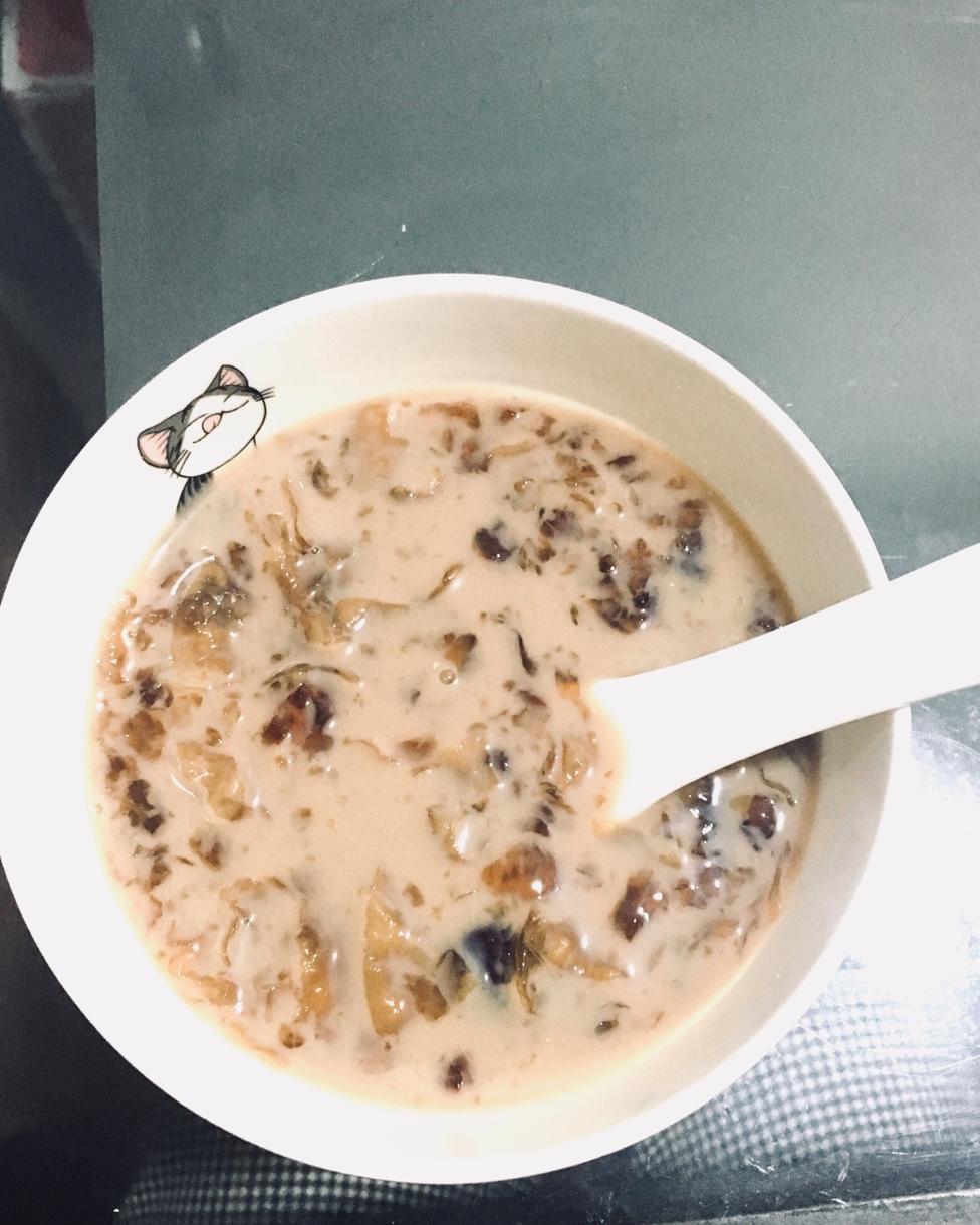 {何故居｝桃胶奶