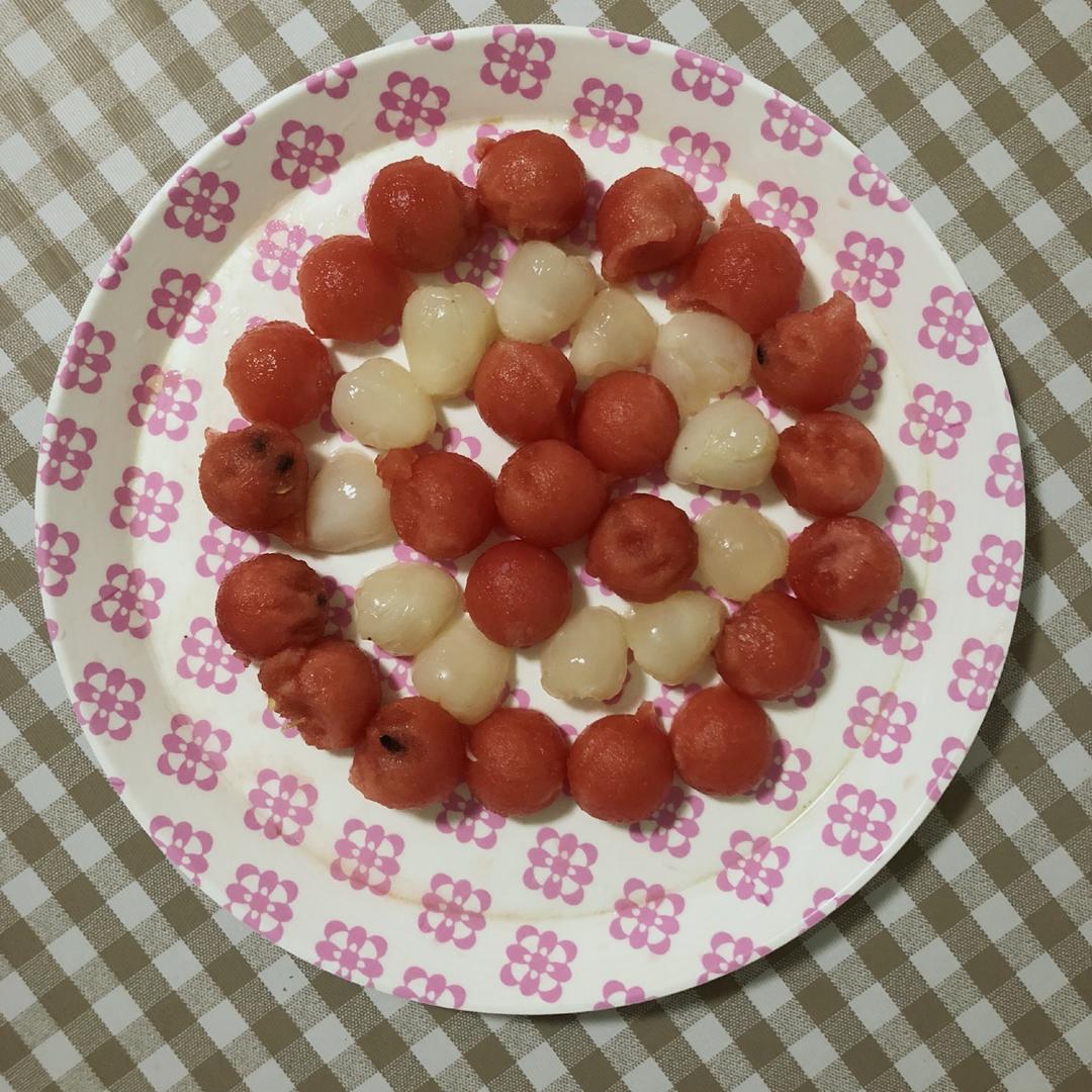 水果拼盘
（排排坐吃果果）