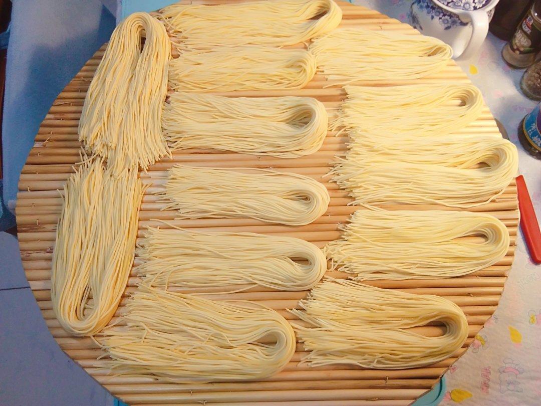 自制纯天然蔬菜汁彩色面条