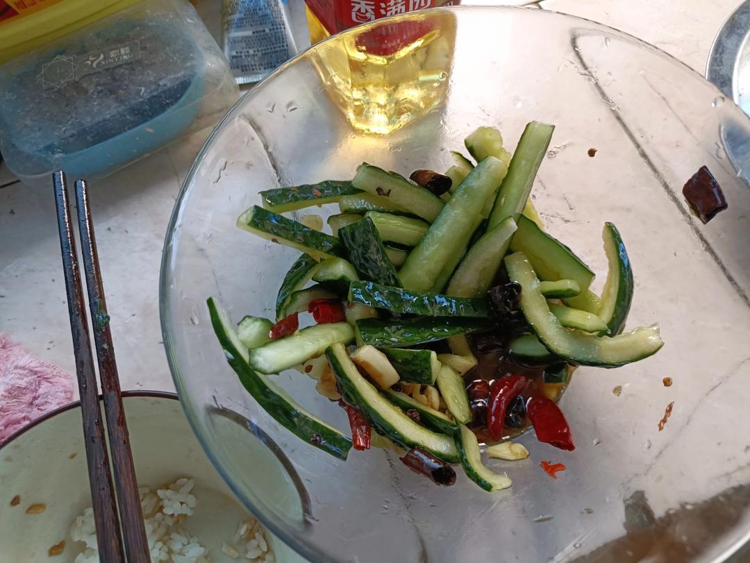香辣脆爽!开胃又下饭的腌黄瓜