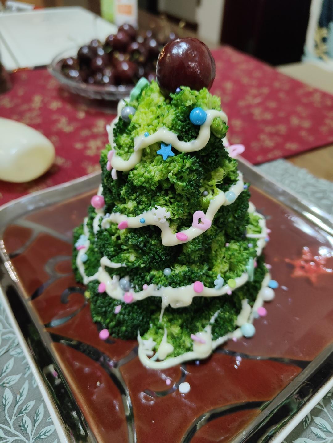圣诞树沙拉的详细制作方法（西兰花土豆泥圣诞花环）