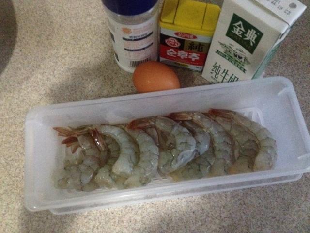 酥脆的炸大虾的做法 步骤1