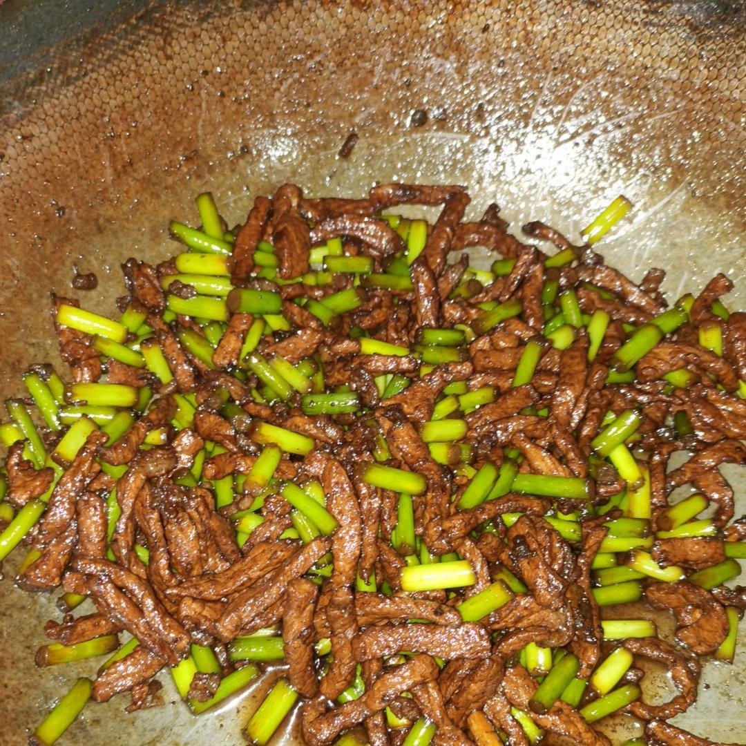 简单易做的下饭菜－蒜苔炒肉