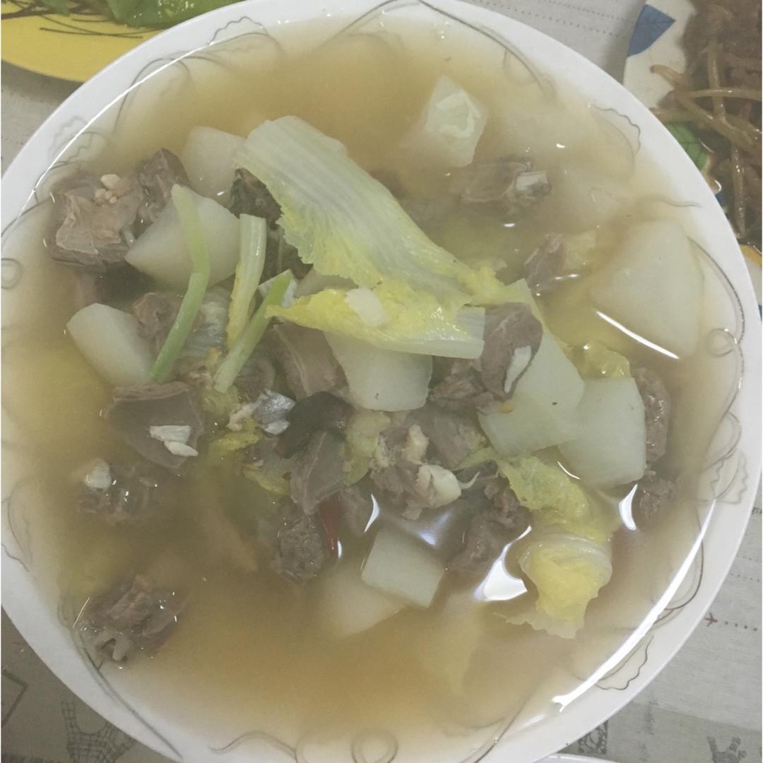 白萝卜羊腿骨汤