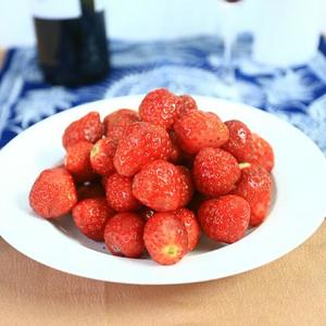 冰糖葫芦之草莓的做法 步骤1