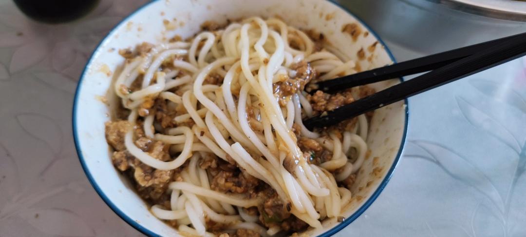 香菇肉酱拌面