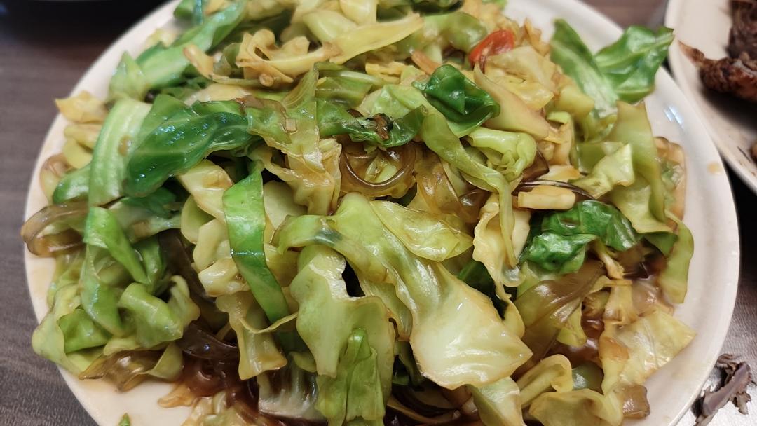 最近爱吃粉丝粉条～包菜炒粉丝