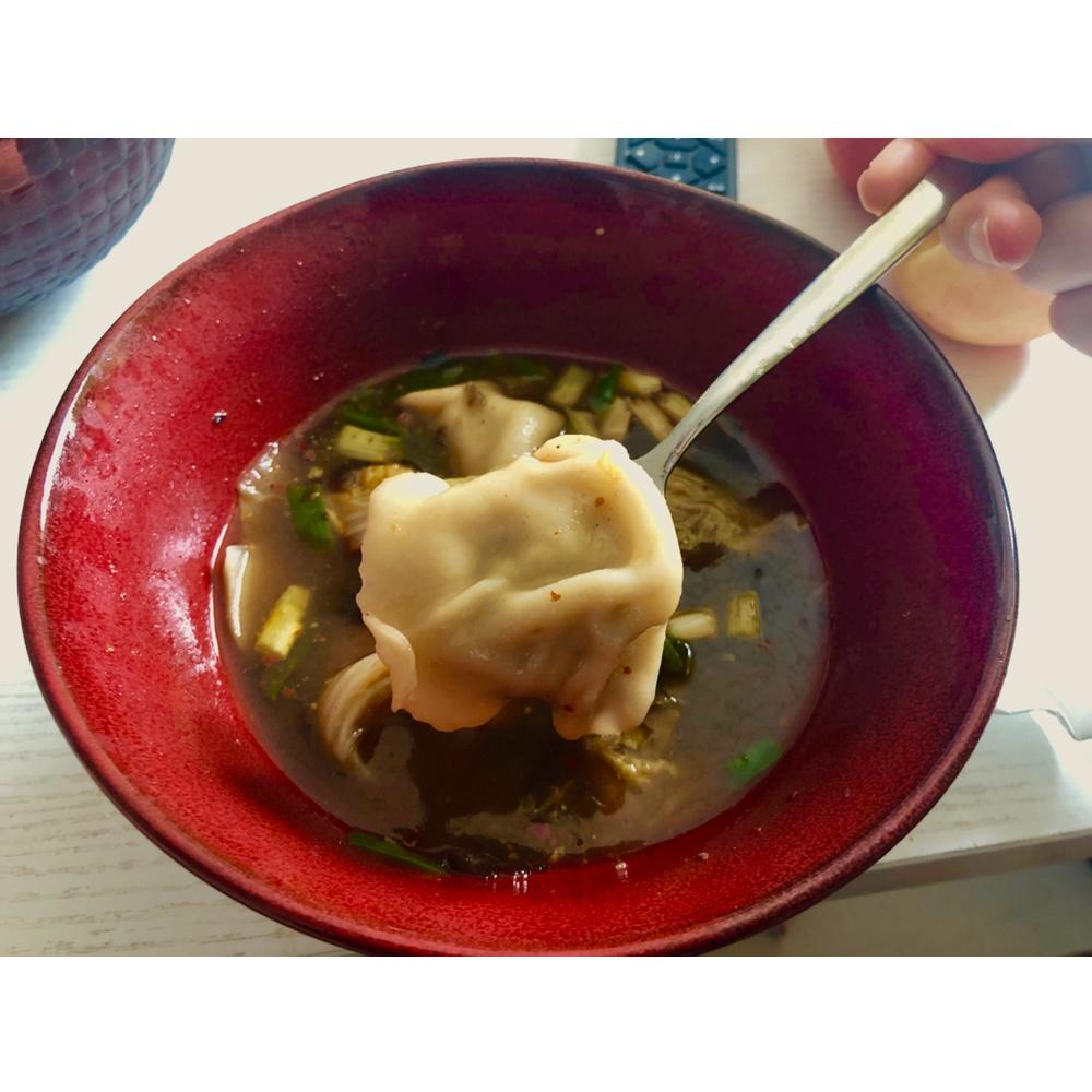 省时又便捷，没人能抗拒这碗酸汤水饺！🥟